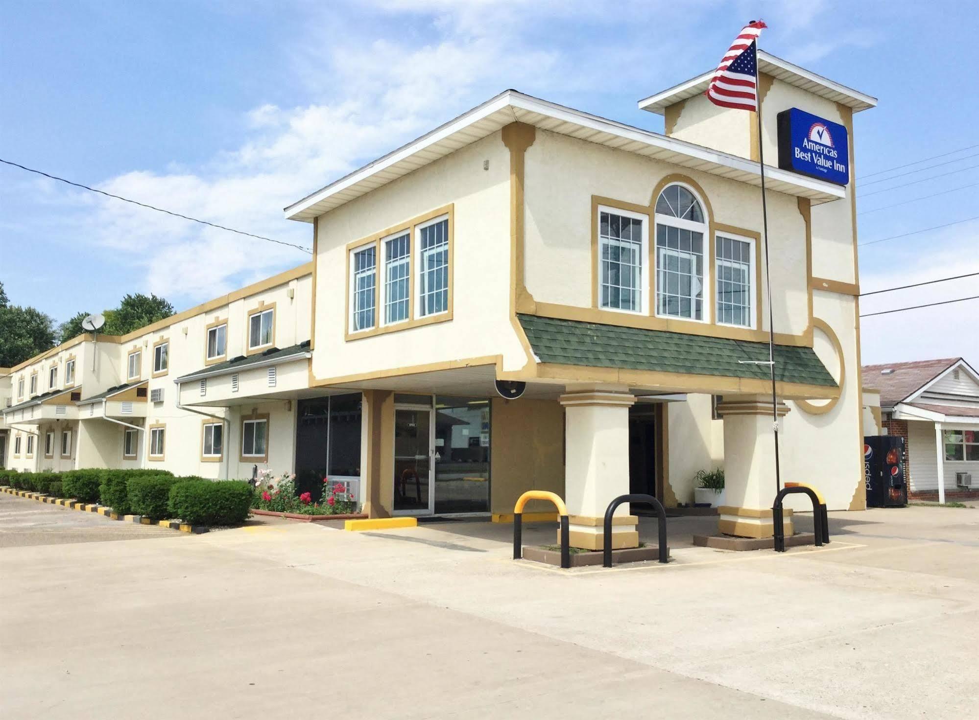 อเมริกัส เบสต์ แวลู อินน์ มาโคมบ์ Macomb ภายนอก รูปภาพ